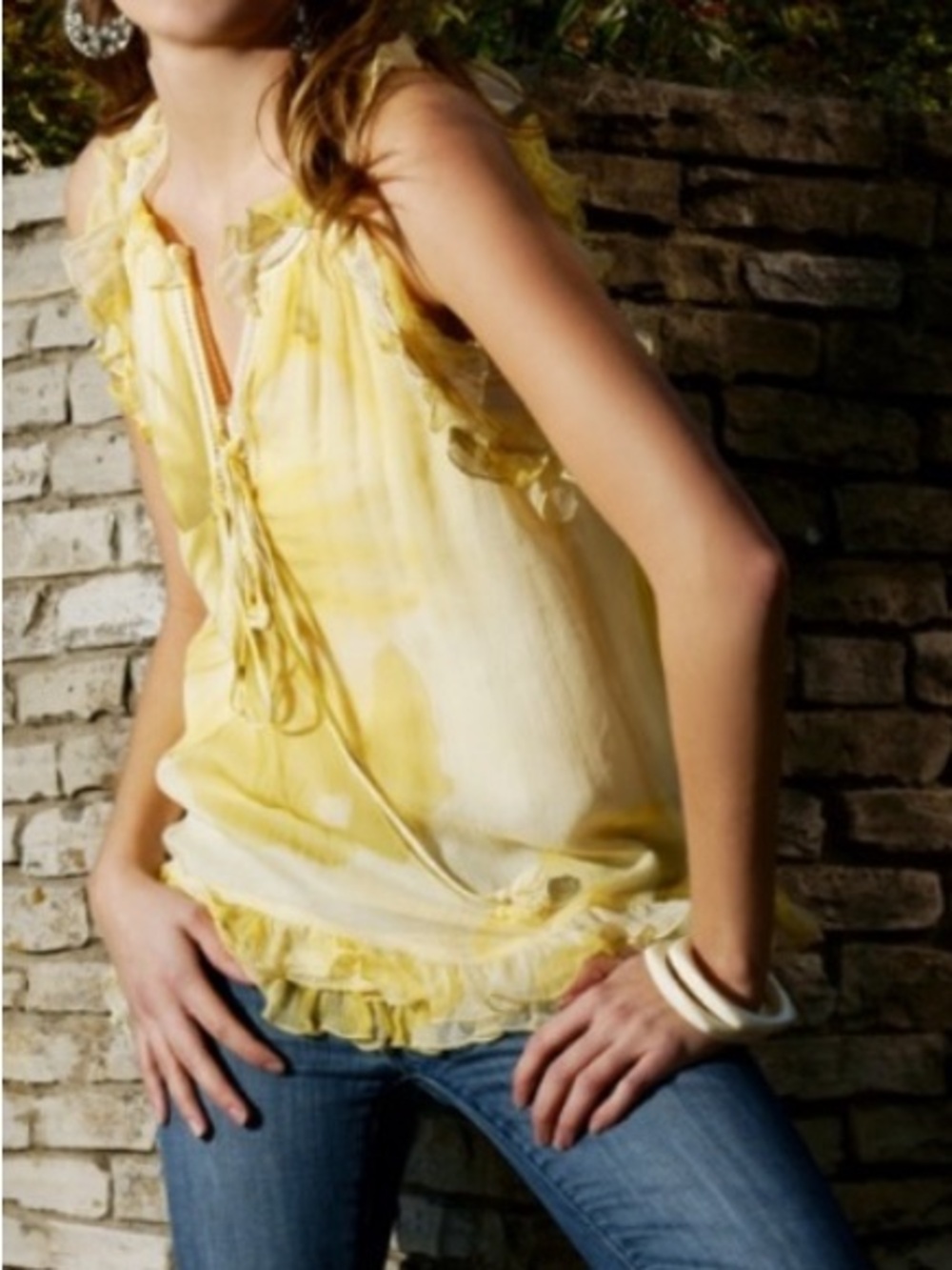 NWT Blue Tassel 100% Silk Light Yellow Floral Ruffled Tie-Front Tank Size Medium